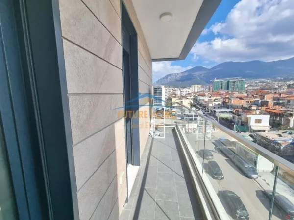 Tirane, jepet me qera apartament 2+1+2 Kati 4, 93 m² 750 € (REZIDENCA ERLI , Porcelan)
