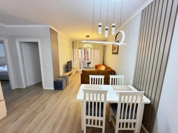 Tirane, jepet me qera apartament 2+1 Kati 3, 82 m² 1.200 € (BLLOKU)