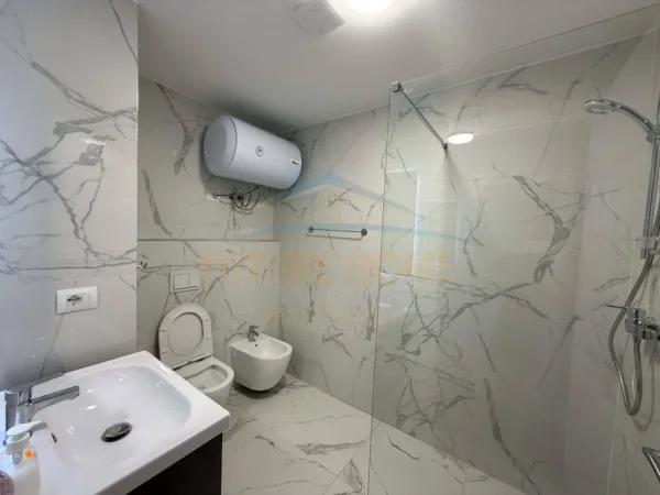 Tirane, jepet me qera apartament 2+1 Kati 4, 117 m² 700 € (Akses Tirana prane ish Doganes)