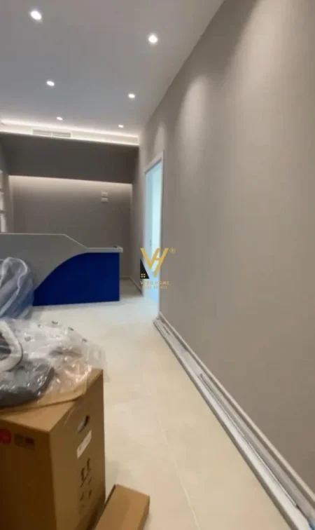 Tirane, jepet me qera ambjent biznesi Kati 1, 150 m² 2.500 € (KOMUNA E PARISIT)