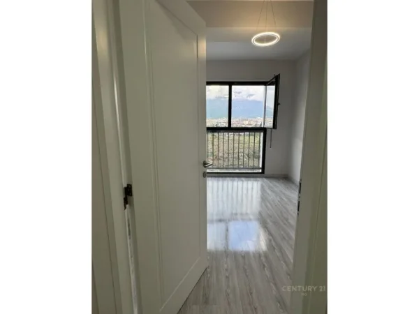 Tirane, jepet me qera zyre Kati 5, 500 € (Bulevardi i Ri)