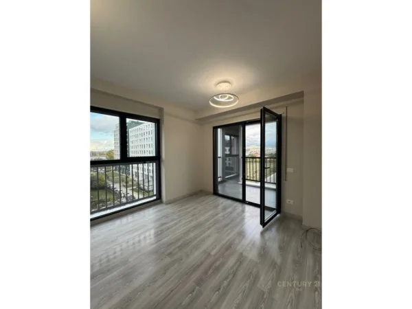 Tirane, jepet me qera zyre Kati 5, 500 € (Bulevardi i Ri)