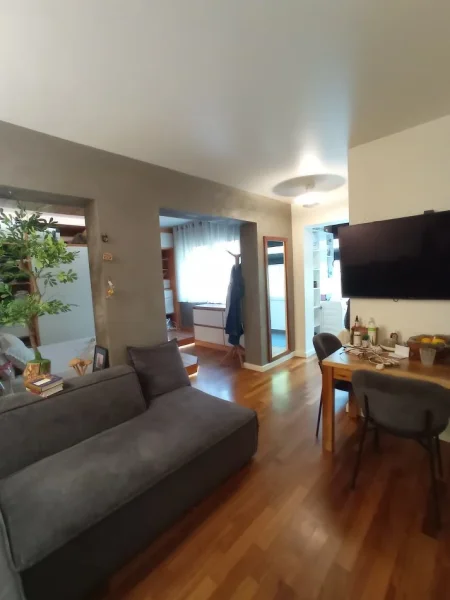 Tirane, shes 1+1 Kati 4, 48 m² (Tregu Cam)