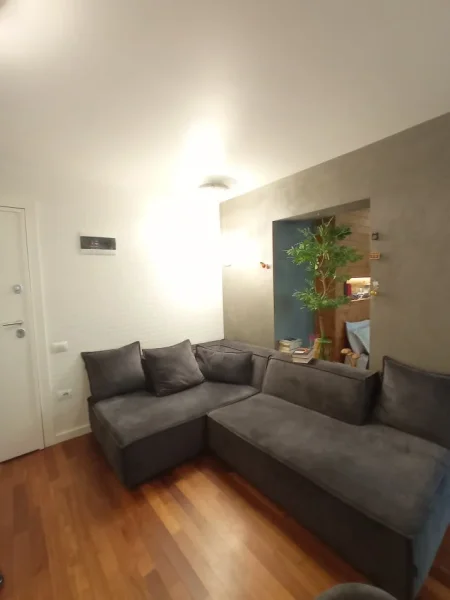 Tirane, shes 1+1 Kati 4, 48 m² (Tregu Cam)