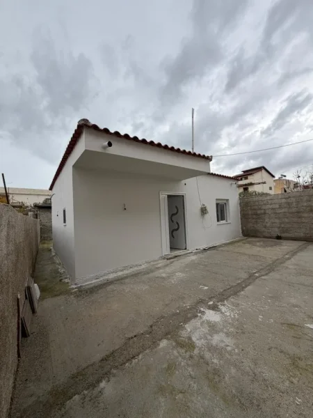 Vlore, shitet shtepi 1+1 Kati 0, 242 m² 115.000 € (Cole, rruga Enver JAho, Vlore)