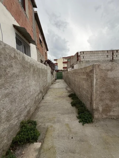 Vlore, shitet shtepi 1+1 Kati 0, 242 m² 115.000 € (Cole, rruga Enver JAho, Vlore)