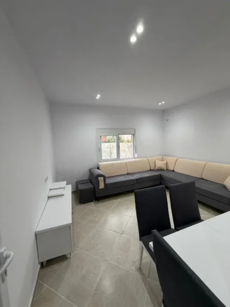 Vlore, shitet shtepi 1+1 Kati 0, 242 m² 115.000 € (Cole, rruga Enver JAho, Vlore)