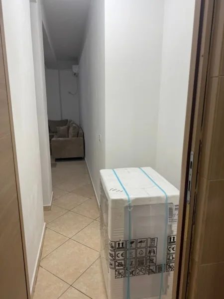 Tirane, jepet me qera Vile 1+1+Ballkon Kati 2, 60 m² 400 € (Porcelan/Rr.Leandro Zoto)