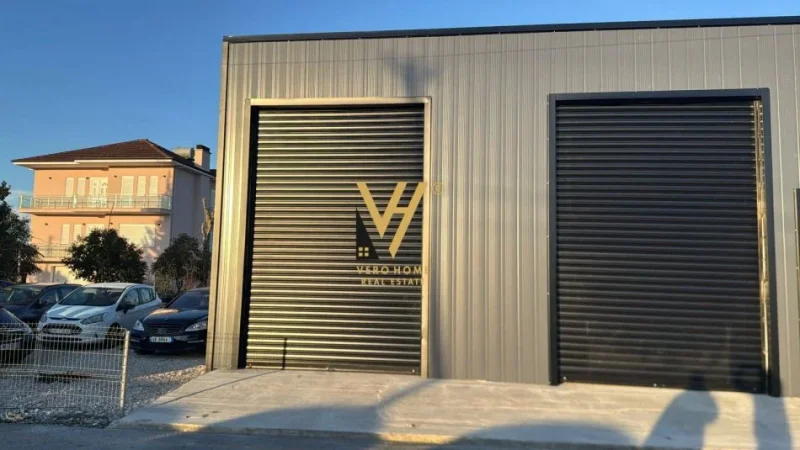 Tirane, jepet me qera magazine Kati 0, 63 m² 920 € (RINAS)