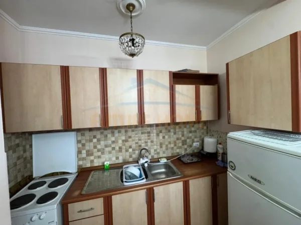 Tirane, jepet me qera apartament 1+1 Kati 2, 70 m² 500 € (Fusha e Ali Demit)
