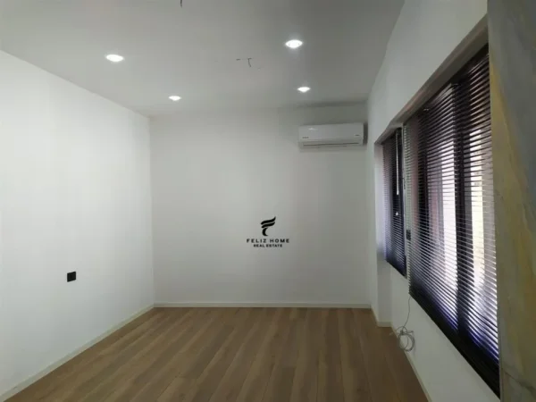 Tirane, jepet me qera zyre Kati 3, 80 m² 850 € (BLLOKU)