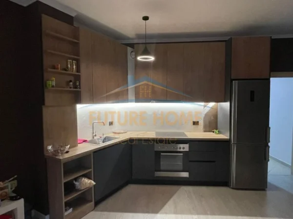 Tirane, jepet me qera apartament 2+1 Kati 2, 118 m² 650 € (kopshti botanik)