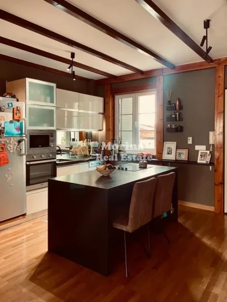 Tirane, jepet me qera Vile 4+1 Kati 1, 180 m² 1.200 € (Pallati Brigadave)