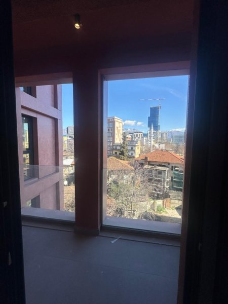 Tirane, jepet me qera apartament 1+1 Kati 4, 80 m² 1.200 € (Garden Building, Rruga Kavajes)