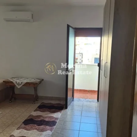 Tirane, jepet me qera apartament 2+1 Kati 4, 93 m² 600 € (Sheshi Willson)