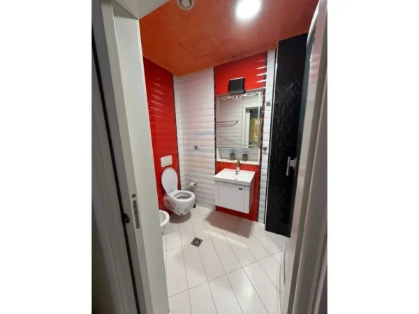 Tirane, jepet me qera apartament 3+1+Ballkon Kati 8, 153 m² 800 € (Astir)