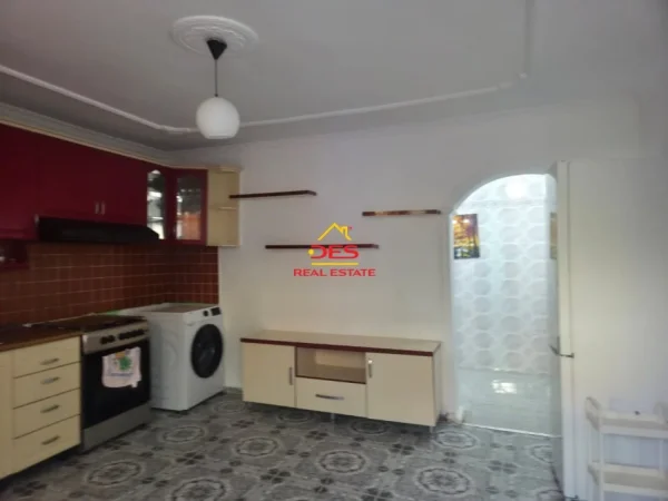 Vlore, shitet shtepi Kati 0, 75 m² 80.000 € (Rruga Ceno Sharra)