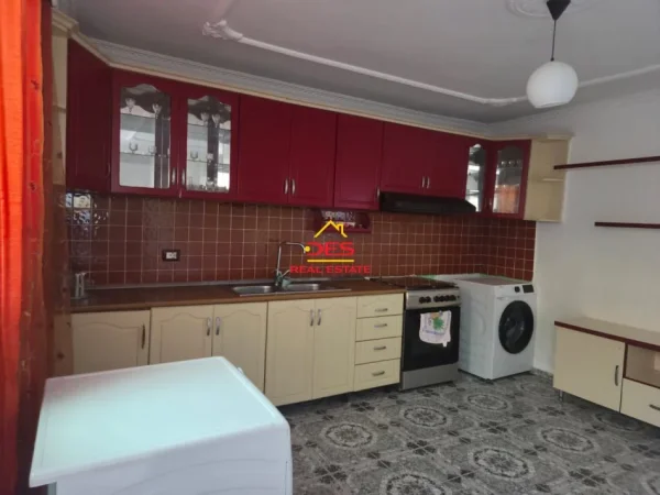 Vlore, shitet shtepi Kati 0, 75 m² 80.000 € (Rruga Ceno Sharra)