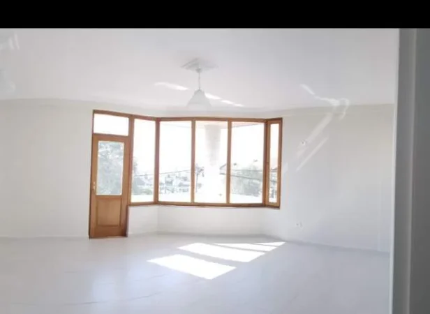 Tirane, jepet me qera apartament 3+1 Kati 2, 140 m² 500 € (qyteti studenti)