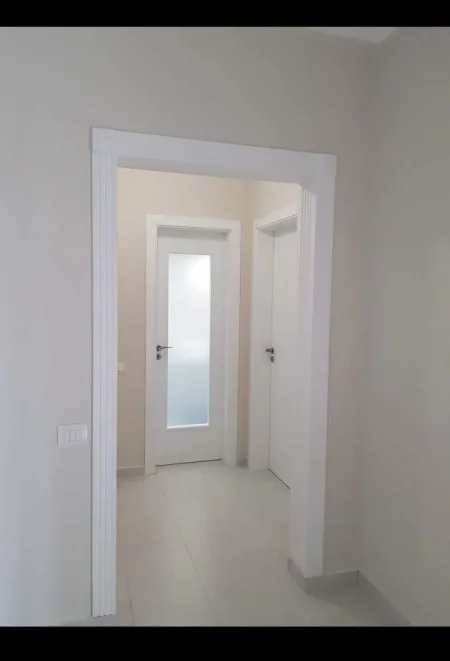Tirane, jepet me qera apartament 3+1 Kati 2, 140 m² 500 € (qyteti studenti)