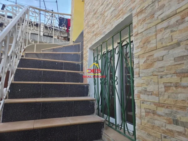 Vlore, shitet shtepi Kati 0, 75 m² 80.000 € (Rruga Ceno Sharra)
