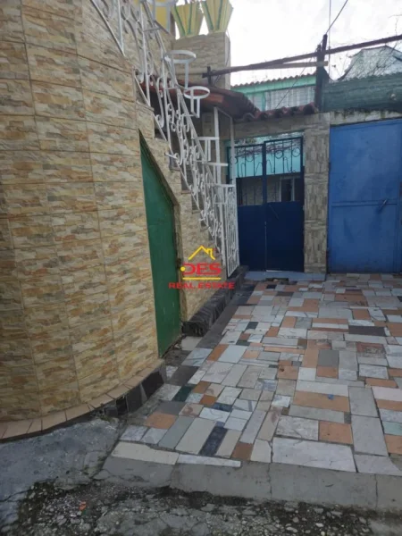 Vlore, shitet shtepi Kati 0, 75 m² 80.000 € (Rruga Ceno Sharra)