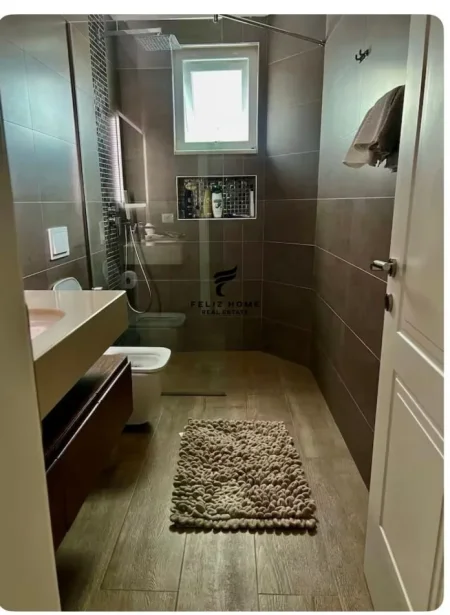 Tirane, jepet me qera apartament 2+1 , 80 m² 1.500 € (QENDER)