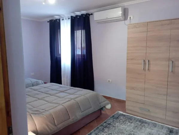 Tirane, jepet me qera apartament 1+1+Aneks Kati 1, 59 m² 500 € (rruga e fortuzit , mine peza)