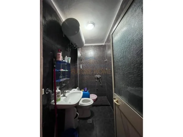 Tirane, shitet apartament 2+1+Ballkon Kati 3, 81 m² 210.000 € (21 Dhjetori)