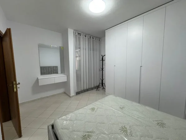 Tirane, jepet me qera apartament 1+1 Kati 1, 70 m² 450 € (TEODOR KEKO)