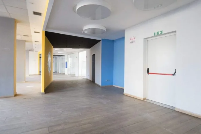 Tirane, jepet me qera ambjent biznesi Kati 1, 1.150 m² 11.500 € (Ali Dem)