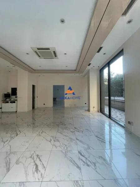 Tirane, jepet me qera ambjent biznesi Kati 0, 110 m² 2.500 € 