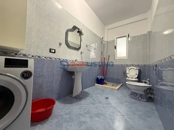 Tirane, jepet me qera apartament 3+1 , 100 m² 500 € (Kodra e Diellit)