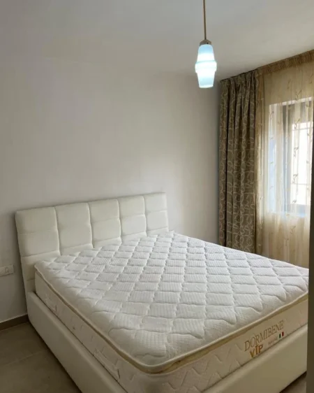 Tirane, jepet me qera apartament 1+1 Kati 2, 400 m² 400 € (xhamlliku , oxhaku)