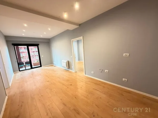 Tirane, jepet me qera zyre Kati 7, 110 m² 1.000 € (Rruga e Kavajes)