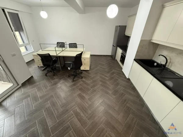 Tirane, jepet me qera apartament 1+1+Ballkon Kati 8, 64 m² 833 € 