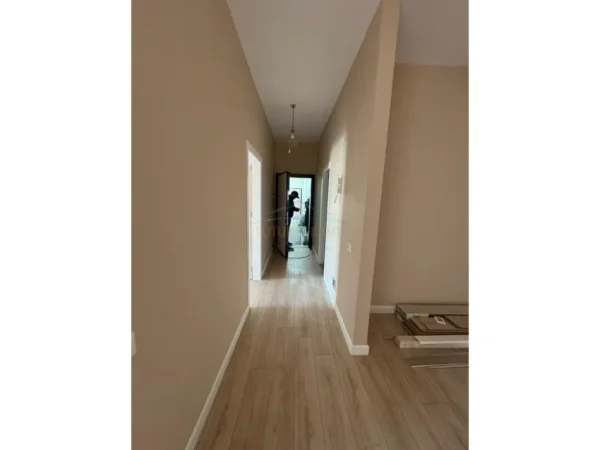 Tirane, shitet apartament 1+1 Kati 3, 94 m² 159.000 € (SAUK)