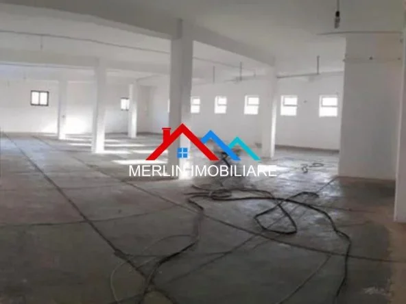 Tirane, jepet me qera magazine Kati -1, 1.000 m² 2.500 € (MULLET)