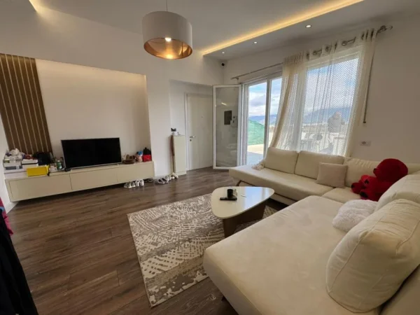 Tirane, jepet me qera apartament 1+1 Kati 5, 150 m² 750 €