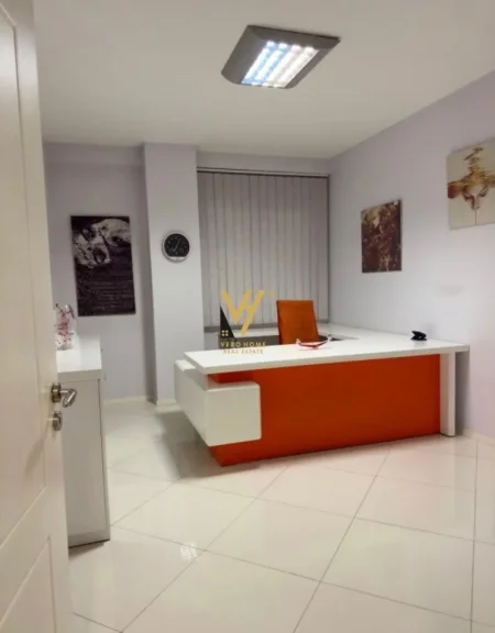 Tirane, jepet me qera ambjent biznesi, klinike dentare, Kati 1, 60 m² 800 € (TREGU ELEKTRIK)