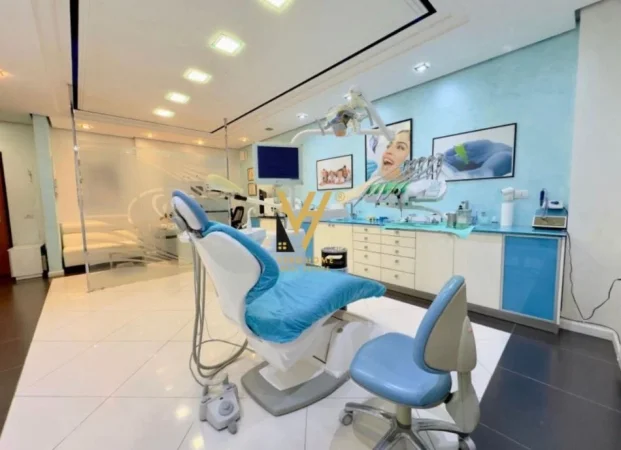 Tirane, jepet me qera ambjent biznesi, klinike dentare, Kati 1, 60 m² 800 € (TREGU ELEKTRIK)