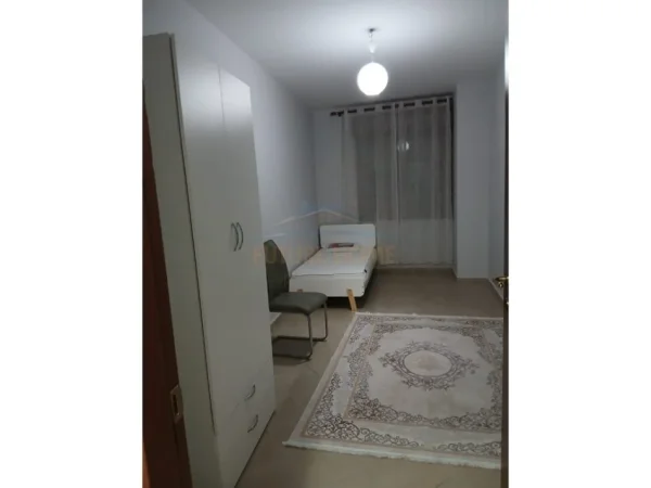 Tirane, jepet me qera apartament 2+1 Kati 8, 100 m² 750 € (Qender)