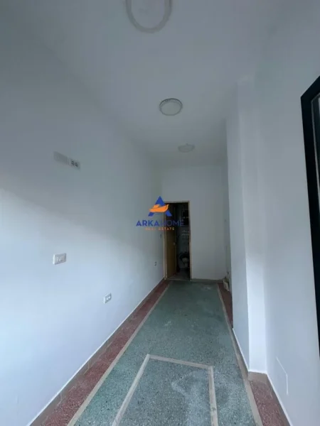 Tirane, jepet me qera ambjent biznesi Kati 0, 12 m² 320 € 