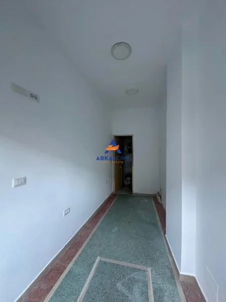 Tirane, jepet me qera ambjent biznesi Kati 0, 12 m² 320 € 