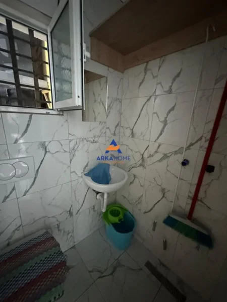 Tirane, jepet me qera ambjent biznesi Kati 0, 12 m² 320 € 