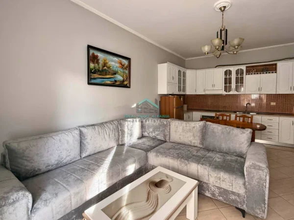 Vlore, jepet me qera apartament 1+1+Ballkon Kati 9, 50 m² 600 € (VLORE)