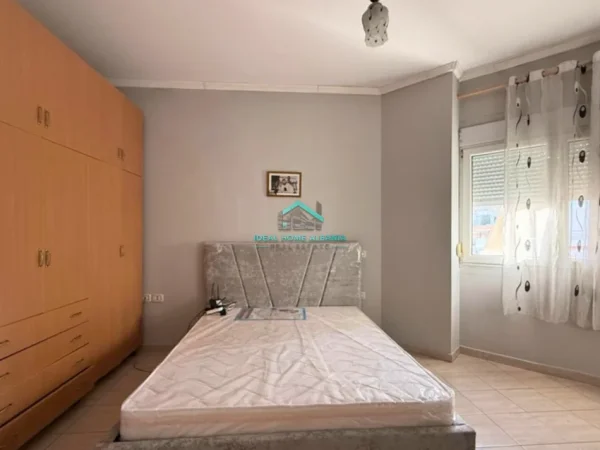 Vlore, jepet me qera apartament 1+1+Ballkon Kati 9, 50 m² 600 € (VLORE)