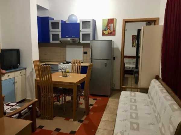 Jepet me Qira Garsoniere në Rrugën Budi (mbrapa Ambasadës Amerikane,   350 €URO