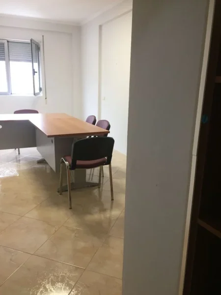 Jepet me Qera Apartament 1+1 tek Bulevardi Zogu i pare, Rr. Fortuzi,  500 €UR0