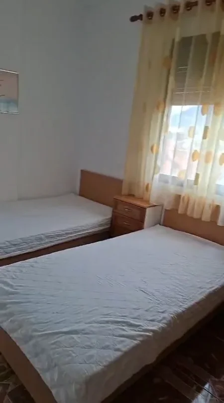 Tirane, jepet me qera apartament 1+1+Ballkon Kati 3, 40 m² 300 € (Hamdi Sulcebe)